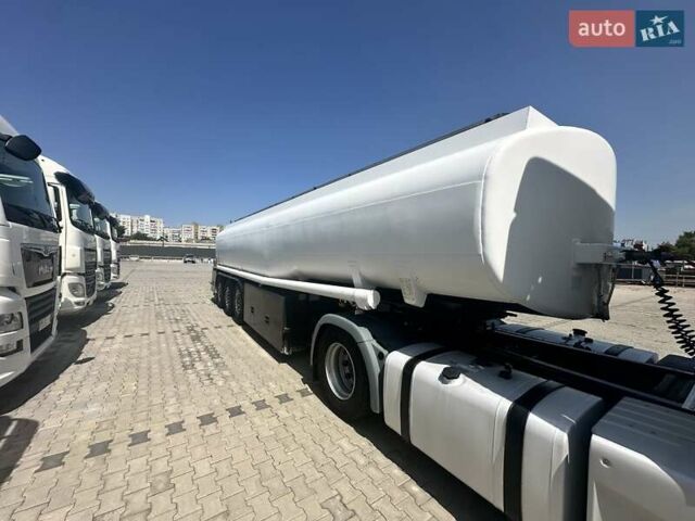 Esterer  DHE0189T 2001 в Черкассах на Automoto.ua Esterer  DHE0189T, объемом двигателя 0 л и пробегом 100 тыс. км за 23500 $, фото 1 на Automoto.ua