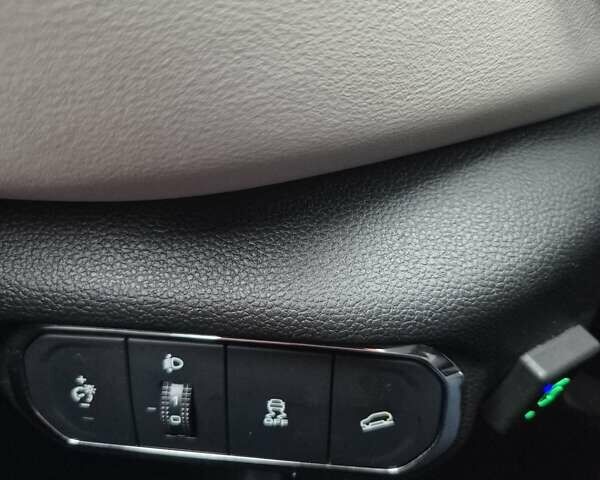 Белый Haval Jolion, объемом двигателя 1.5 л и пробегом 130 тыс. км за 13500 $, фото 21 на Automoto.ua