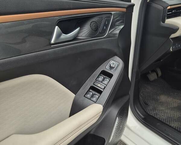 Белый Haval Jolion, объемом двигателя 1.5 л и пробегом 130 тыс. км за 13500 $, фото 12 на Automoto.ua