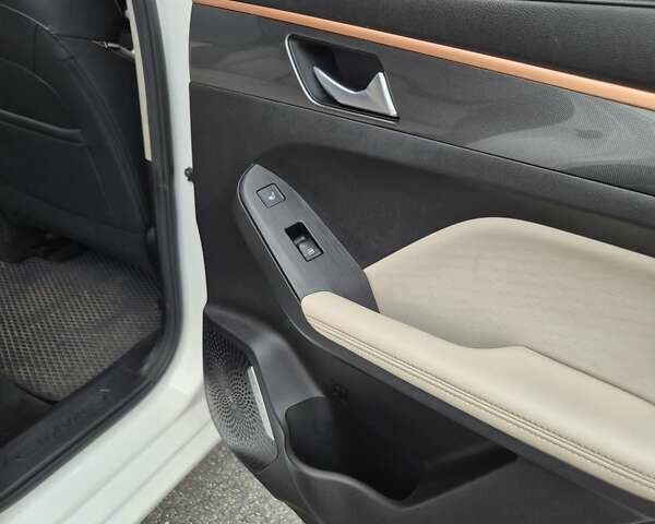 Белый Haval Jolion, объемом двигателя 1.5 л и пробегом 130 тыс. км за 13500 $, фото 17 на Automoto.ua