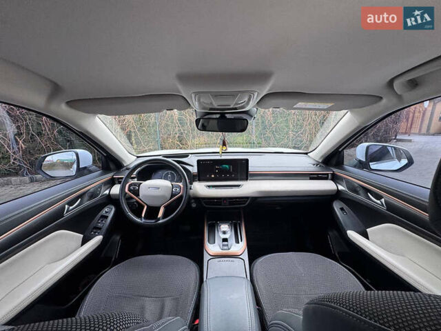 Белый Haval Jolion, объемом двигателя 1.5 л и пробегом 50 тыс. км за 16500 $, фото 4 на Automoto.ua