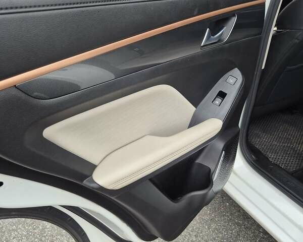 Белый Haval Jolion, объемом двигателя 1.5 л и пробегом 130 тыс. км за 13500 $, фото 11 на Automoto.ua