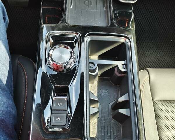 Оранжевый Haval Dargo, объемом двигателя 2 л и пробегом 15 тыс. км за 26100 $, фото 12 на Automoto.ua