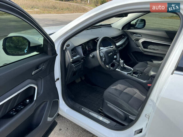 Белый Haval H6, объемом двигателя 1.97 л и пробегом 133 тыс. км за 14000 $, фото 9 на Automoto.ua