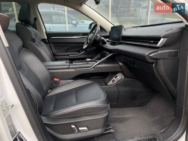 Белый Haval H6, объемом двигателя 2 л и пробегом 39 тыс. км за 21900 $, фото 9 на Automoto.ua