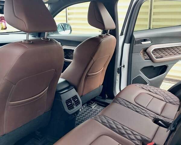 Білий Haval H6, об'ємом двигуна 1.97 л та пробігом 59 тис. км за 18300 $, фото 11 на Automoto.ua