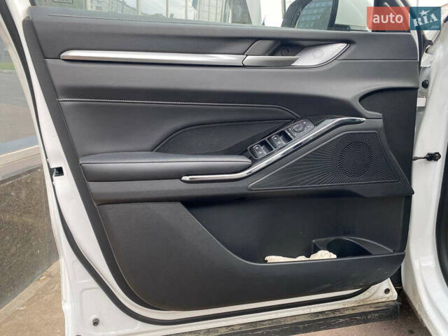 Белый Haval H6, объемом двигателя 2 л и пробегом 39 тыс. км за 21900 $, фото 23 на Automoto.ua