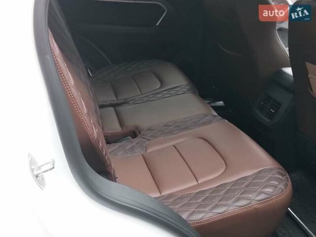 Белый Haval H6, объемом двигателя 2 л и пробегом 63 тыс. км за 16000 $, фото 13 на Automoto.ua