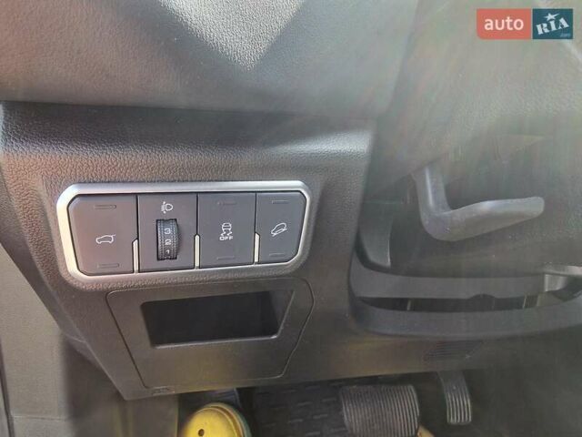 Чорний Haval H6, об'ємом двигуна 2 л та пробігом 18 тис. км за 25500 $, фото 18 на Automoto.ua