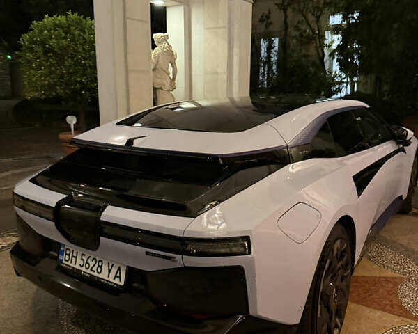 Белый HiPhi Z, объемом двигателя 0 л и пробегом 9 тыс. км за 88888 $, фото 2 на Automoto.ua