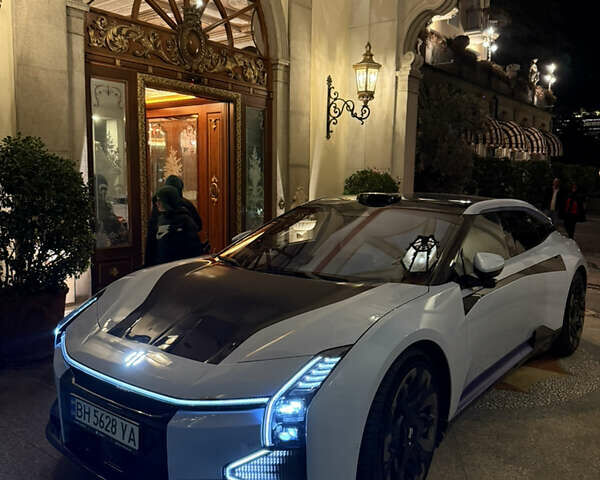 Белый HiPhi Z, объемом двигателя 0 л и пробегом 9 тыс. км за 88888 $, фото 4 на Automoto.ua