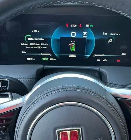 Чорний Hongqi E-HS9, об'ємом двигуна 0 л та пробігом 42 тис. км за 55000 $, фото 9 на Automoto.ua