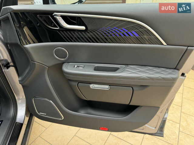 Серый Hongqi E-HS9, объемом двигателя 0 л и пробегом 24 тыс. км за 46000 $, фото 19 на Automoto.ua