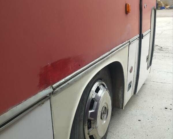 Красный Ikarus 250, объемом двигателя 11 л и пробегом 800 тыс. км за 4000 $, фото 4 на Automoto.ua