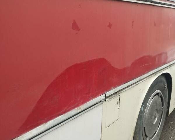 Красный Ikarus 250, объемом двигателя 11 л и пробегом 800 тыс. км за 4000 $, фото 3 на Automoto.ua