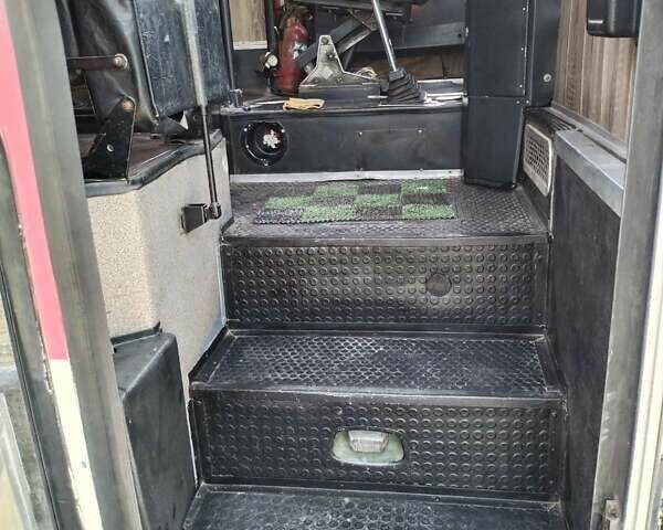 Красный Ikarus 256, объемом двигателя 10.35 л и пробегом 500 тыс. км за 8000 $, фото 2 на Automoto.ua