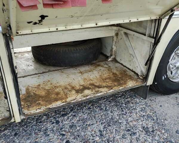 Красный Ikarus 256, объемом двигателя 10.35 л и пробегом 500 тыс. км за 8000 $, фото 8 на Automoto.ua