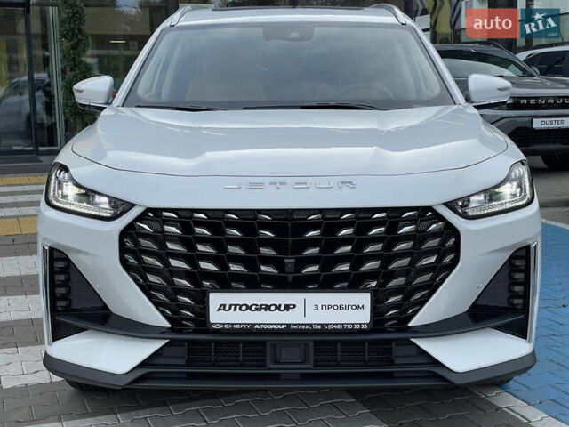 Белый Jetour X70 Plus, объемом двигателя 1.6 л и пробегом 40 тыс. км за 26900 $, фото 4 на Automoto.ua
