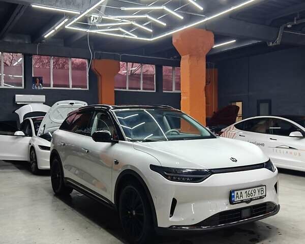 Білий Leapmotor С11, об'ємом двигуна 0 л та пробігом 24 тис. км за 35000 $, фото 2 на Automoto.ua