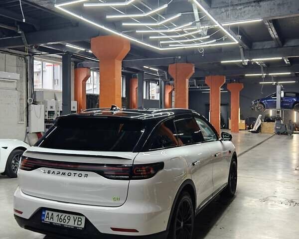 Білий Leapmotor С11, об'ємом двигуна 0 л та пробігом 24 тис. км за 35000 $, фото 9 на Automoto.ua