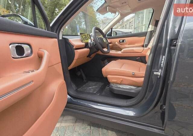 Серый Leapmotor С11, объемом двигателя 0 л и пробегом 1 тыс. км за 25500 $, фото 3 на Automoto.ua