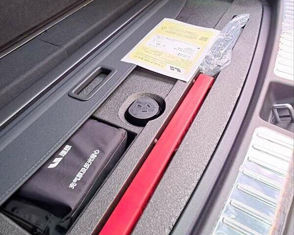 Чорний Li Auto L7, об'ємом двигуна 1.5 л та пробігом 1 тис. км за 68900 $, фото 103 на Automoto.ua