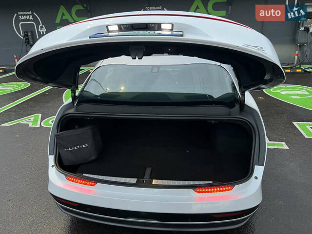 Lucid Air 2022 в Киеве на Automoto.ua Белый Lucid Air, объемом двигателя 0 л и пробегом 26 тыс. км за 57000 $, фото 8 на Automoto.ua