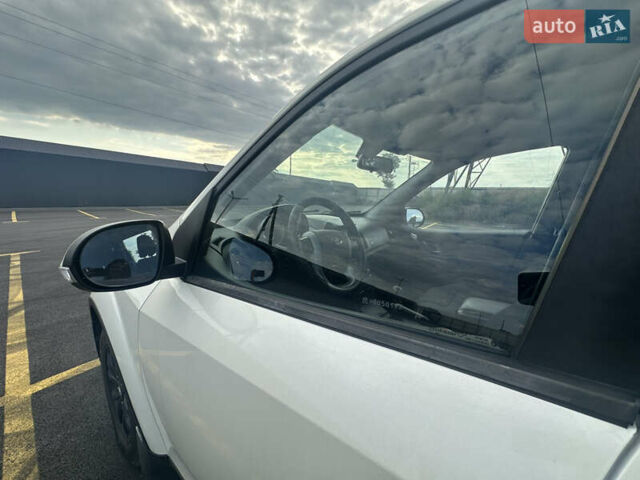 Белый Mahindra XUV 500, объемом двигателя 2.18 л и пробегом 180 тыс. км за 9300 $, фото 15 на Automoto.ua