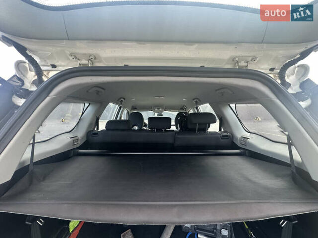 Белый Mahindra XUV 500, объемом двигателя 2.18 л и пробегом 180 тыс. км за 9300 $, фото 12 на Automoto.ua