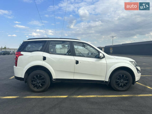 Белый Mahindra XUV 500, объемом двигателя 2.18 л и пробегом 180 тыс. км за 9300 $, фото 7 на Automoto.ua