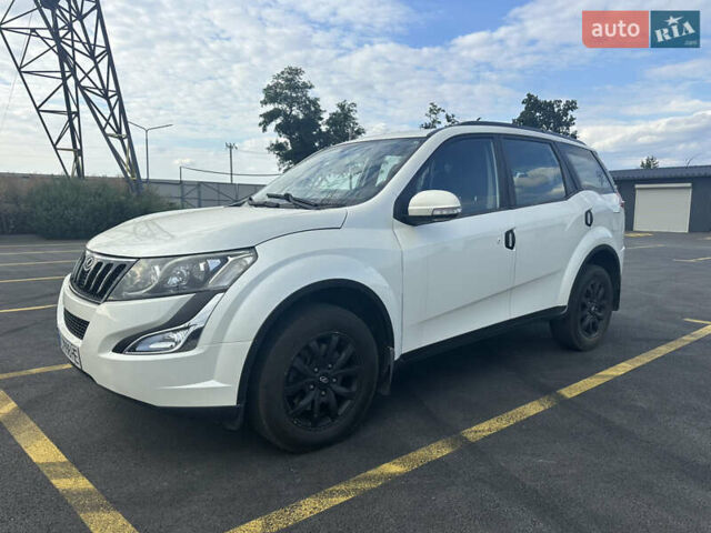 Белый Mahindra XUV 500, объемом двигателя 2.18 л и пробегом 180 тыс. км за 9300 $, фото 2 на Automoto.ua