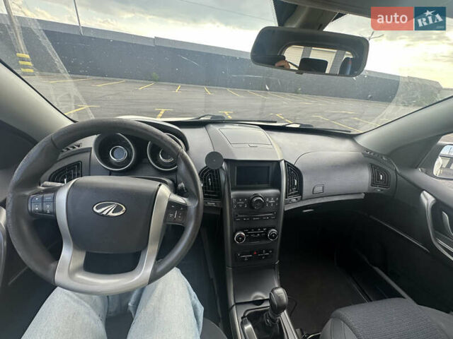 Белый Mahindra XUV 500, объемом двигателя 2.18 л и пробегом 180 тыс. км за 9300 $, фото 16 на Automoto.ua