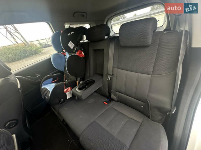 Белый Mahindra XUV 500, объемом двигателя 2.18 л и пробегом 180 тыс. км за 9300 $, фото 14 на Automoto.ua