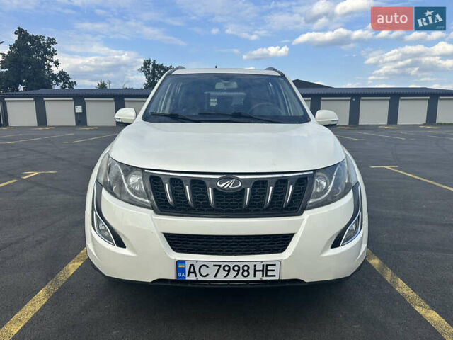 Белый Mahindra XUV 500, объемом двигателя 2.18 л и пробегом 180 тыс. км за 9300 $, фото 1 на Automoto.ua