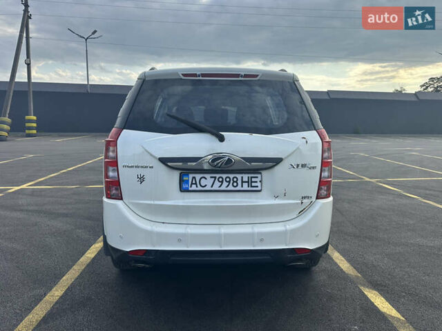 Белый Mahindra XUV 500, объемом двигателя 2.18 л и пробегом 180 тыс. км за 9300 $, фото 5 на Automoto.ua