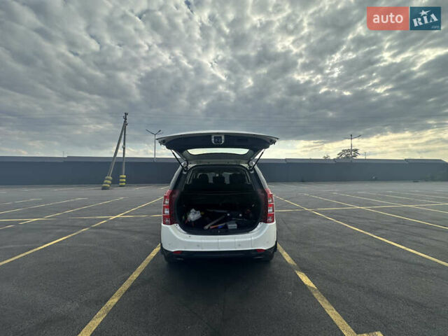 Белый Mahindra XUV 500, объемом двигателя 2.18 л и пробегом 180 тыс. км за 9300 $, фото 13 на Automoto.ua