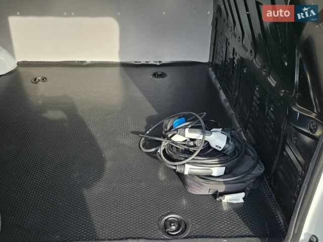 Белый Maxus e-Deliver 3, объемом двигателя 0 л и пробегом 28 тыс. км за 17200 $, фото 22 на Automoto.ua