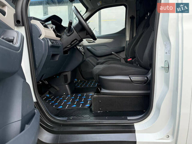 Белый Maxus e-Deliver 3, объемом двигателя 0 л и пробегом 22 тыс. км за 19900 $, фото 9 на Automoto.ua
