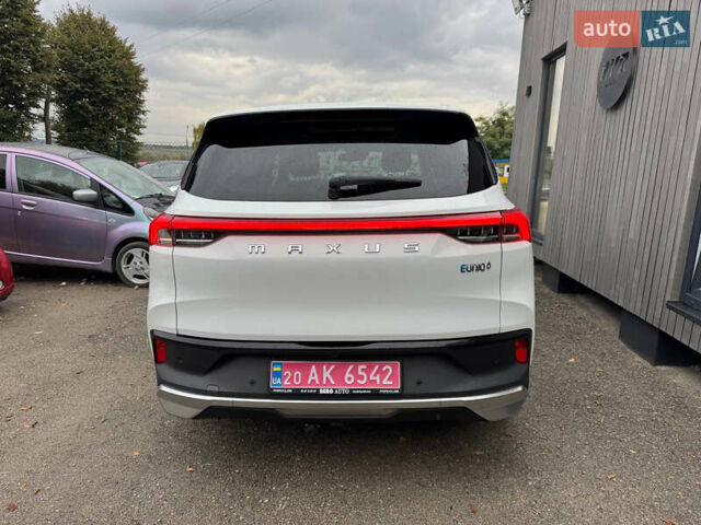 Белый Maxus Euniq 6, объемом двигателя 0 л и пробегом 113 тыс. км за 18000 $, фото 3 на Automoto.ua