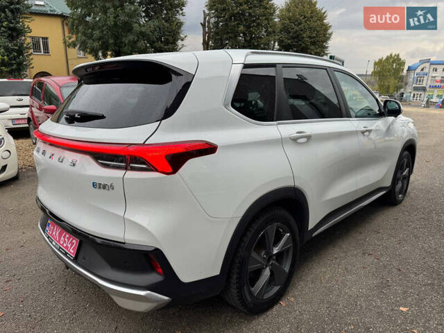 Белый Maxus Euniq 6, объемом двигателя 0 л и пробегом 113 тыс. км за 18000 $, фото 4 на Automoto.ua