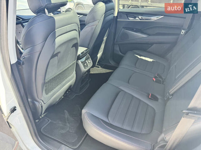 Белый Maxus Euniq 6, объемом двигателя 0 л и пробегом 14 тыс. км за 23500 $, фото 7 на Automoto.ua