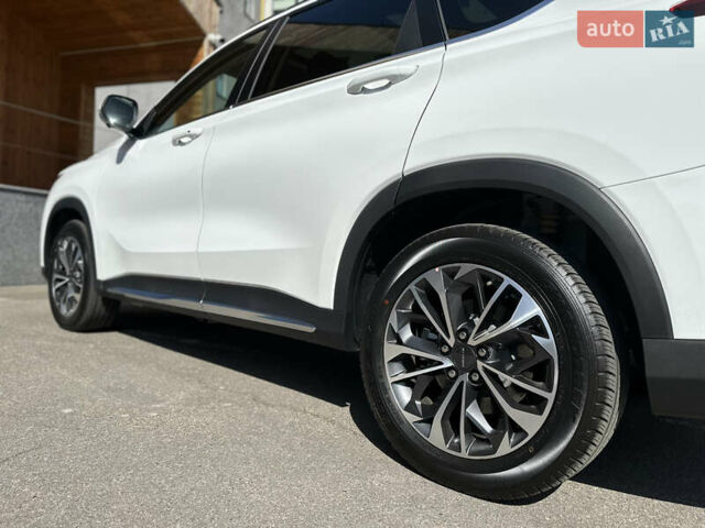 Белый Maxus Euniq 6, объемом двигателя 0 л и пробегом 1 тыс. км за 27500 $, фото 6 на Automoto.ua