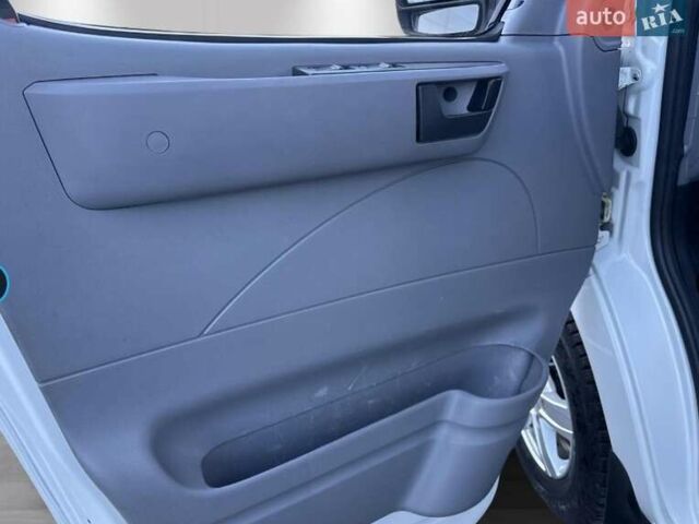 Белый Maxus EV80, объемом двигателя 0 л и пробегом 33 тыс. км за 20999 $, фото 7 на Automoto.ua