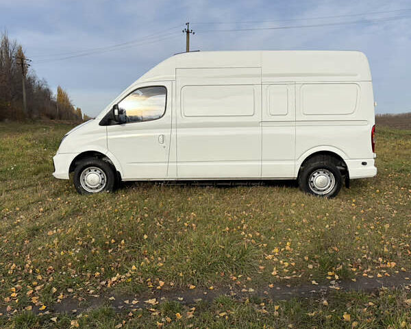 Белый Maxus EV80, объемом двигателя 0 л и пробегом 27 тыс. км за 16995 $, фото 1 на Automoto.ua