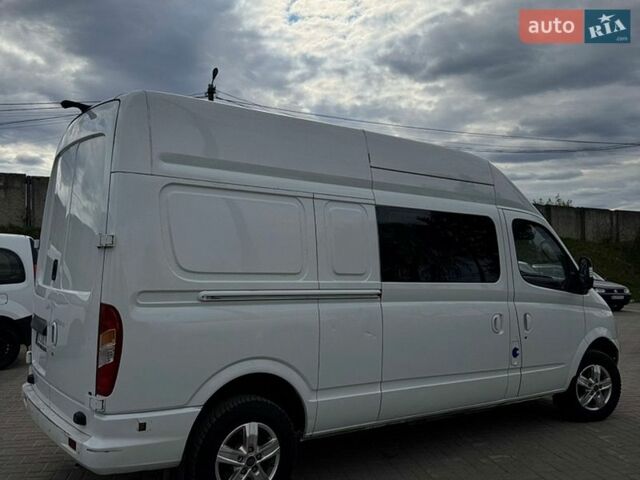 Белый Maxus EV80, объемом двигателя 0 л и пробегом 49 тыс. км за 18600 $, фото 3 на Automoto.ua
