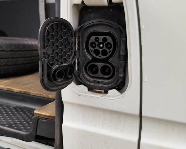 Белый Maxus EV80, объемом двигателя 0 л и пробегом 99 тыс. км за 18999 $, фото 30 на Automoto.ua