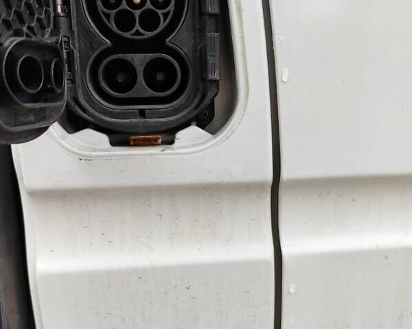 Белый Maxus EV80, объемом двигателя 0 л и пробегом 99 тыс. км за 18999 $, фото 31 на Automoto.ua