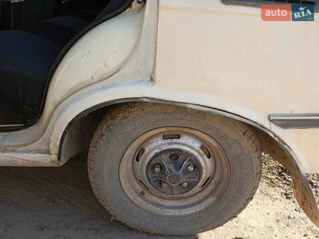 Москвич/АЗЛК 2140 1986 в Мерефа на Automoto.ua Белый Москвич/АЗЛК 2140, объемом двигателя 1.5 л и пробегом 140 тыс. км за 479 $, фото 4 на Automoto.ua