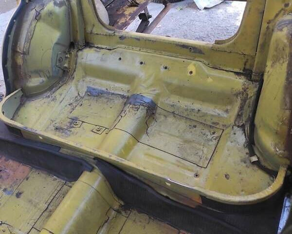 Жовтий Москвич/АЗЛК 2140, об'ємом двигуна 1.48 л та пробігом 93 тис. км за 604 $, фото 7 на Automoto.ua