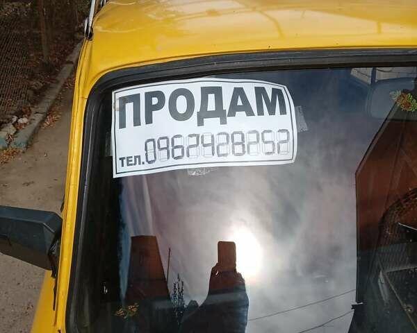 Желтый Москвич/АЗЛК 2140, объемом двигателя 1.5 л и пробегом 38 тыс. км за 478 $, фото 1 на Automoto.ua